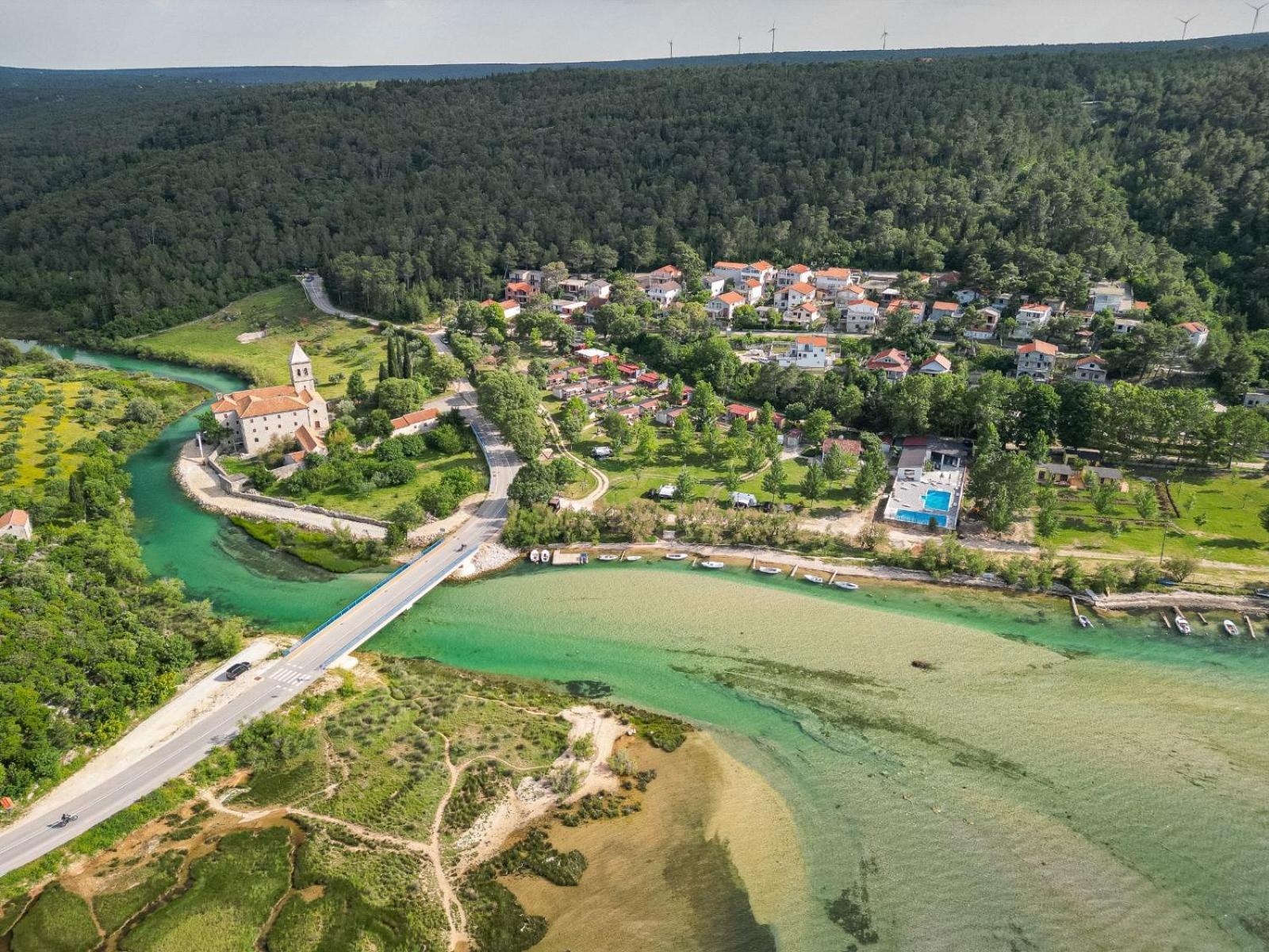 Sunny Resort Donji Karin Esterno foto